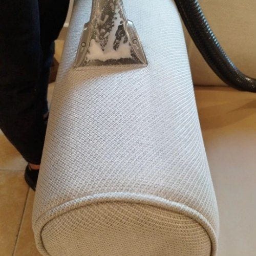 فرآیند تمیز کردن مبلمان با دستگاه مبل شویی در منزل فرآیند تمیز کردن مبلمان با دستگاه مبل شویی در منزل